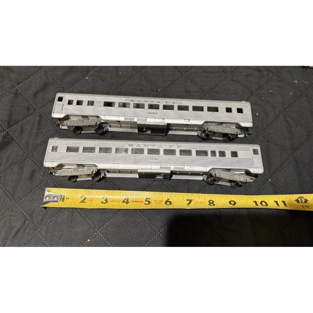 Vintage Tyco HO Scale Santa Fe Warbonnet F9 Locomotive 4015 & 7 Passenger Cars